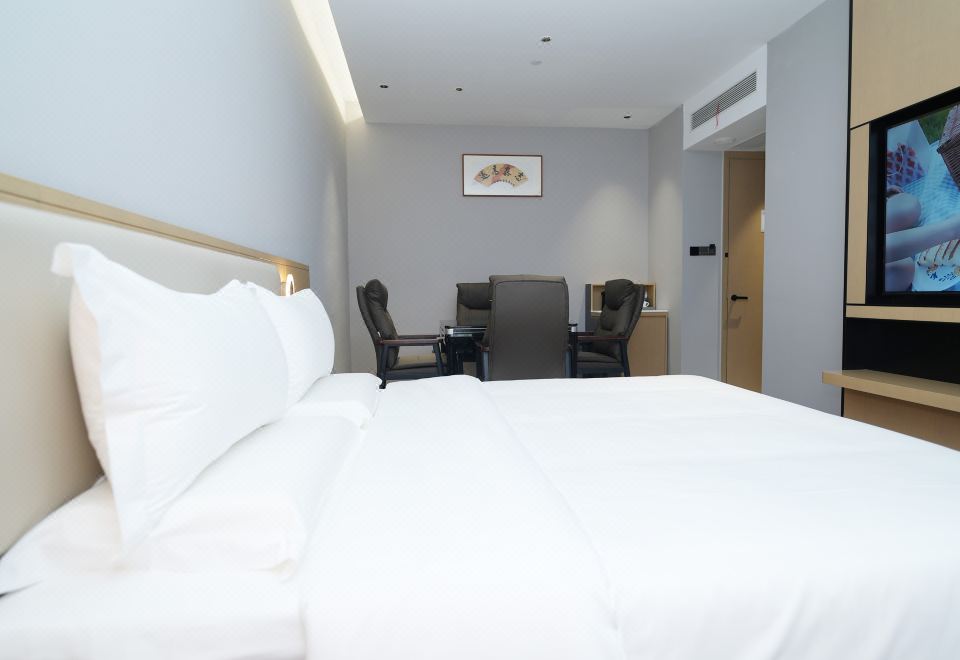 尊享棋牌大床房︱記憶床墊︱全屋聲控︱記憶枕︱智能投屏