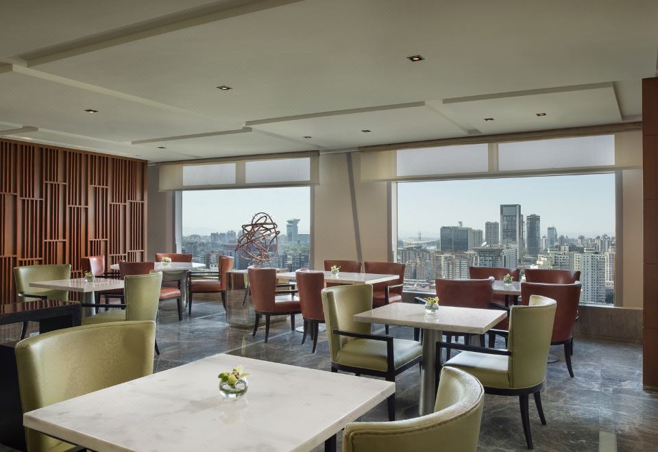 行政家庭套房（智能投屏）