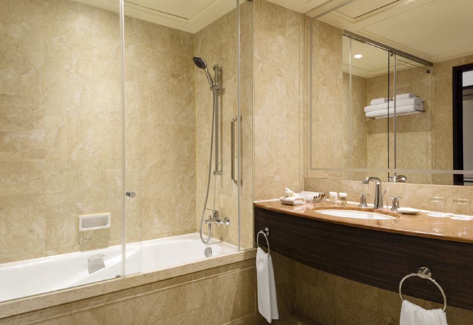 Hong Kong Gold Coast HotelPremier Seaview King Room