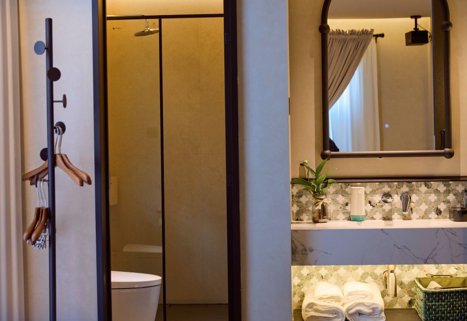 风隐?静谧大床房【JBL音响投影+影视会员+高精棉床品+羽绒被+智能马桶】