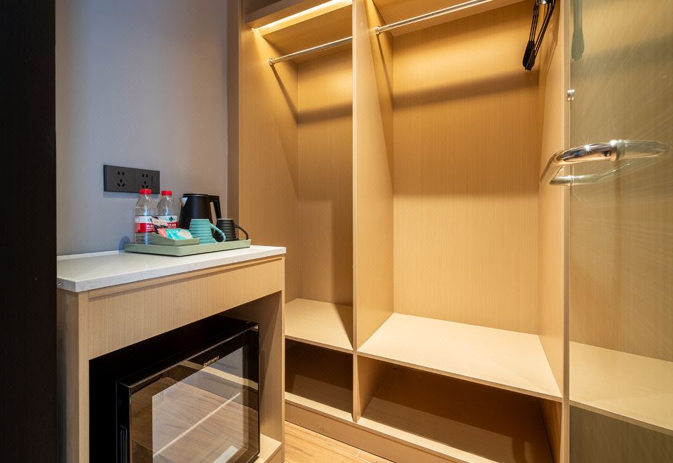 Magnotel Hotel (Jinzhong Lingshi Xinjian Street)Zero Pressure Quiet Elegance Double Bed Suite