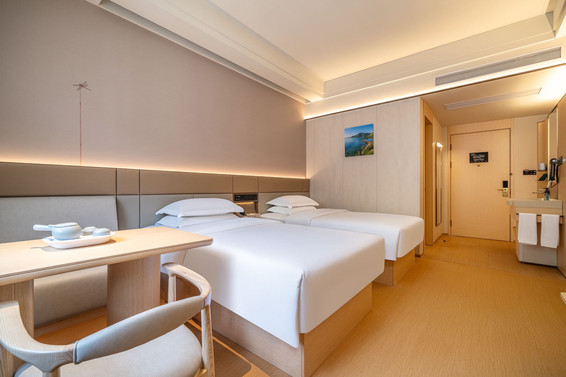 Simple 2-bed Room