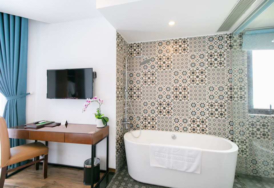 Ritzy Boutique Hotel Da NangSuite With City View