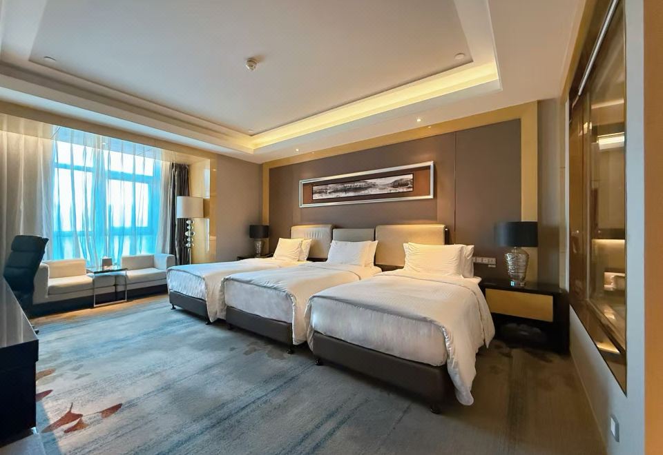 豪华家庭三人房（斯林百兰床垫+ACCA洗护用品+独立浴缸）