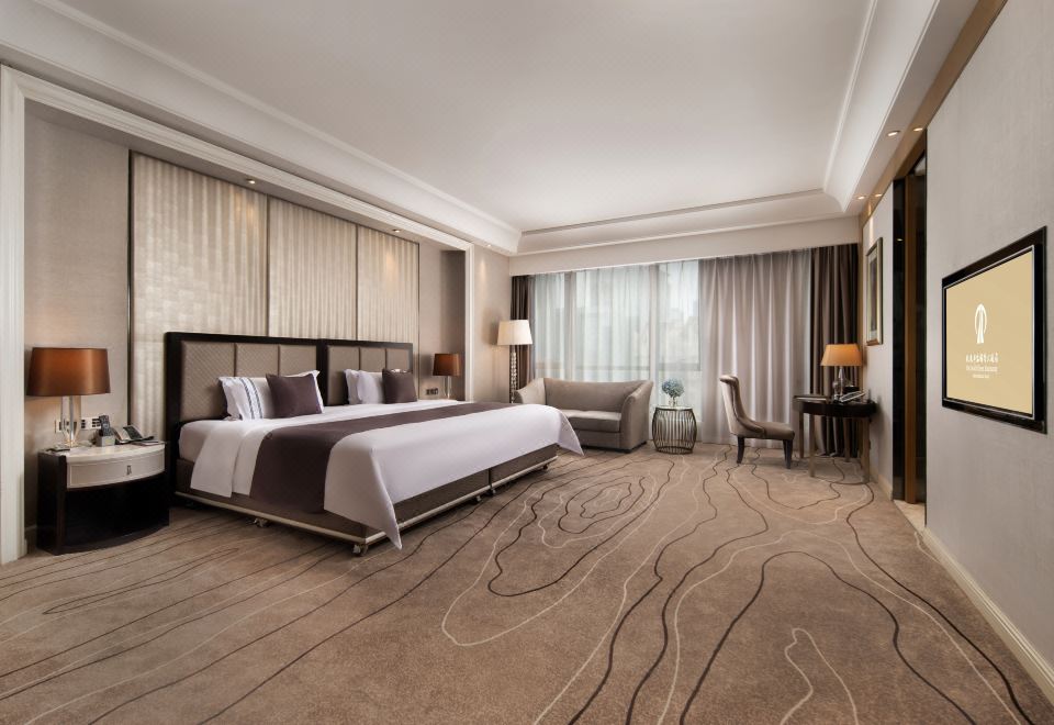 尊享大床房-全景落地窗-超大床-大浴室-深泡浴缸