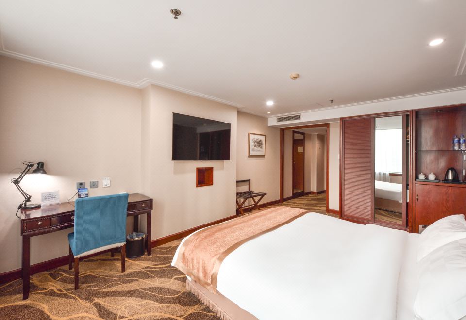 凌空豪华大床房 | 休闲沙发+深睡床品+mini冰箱