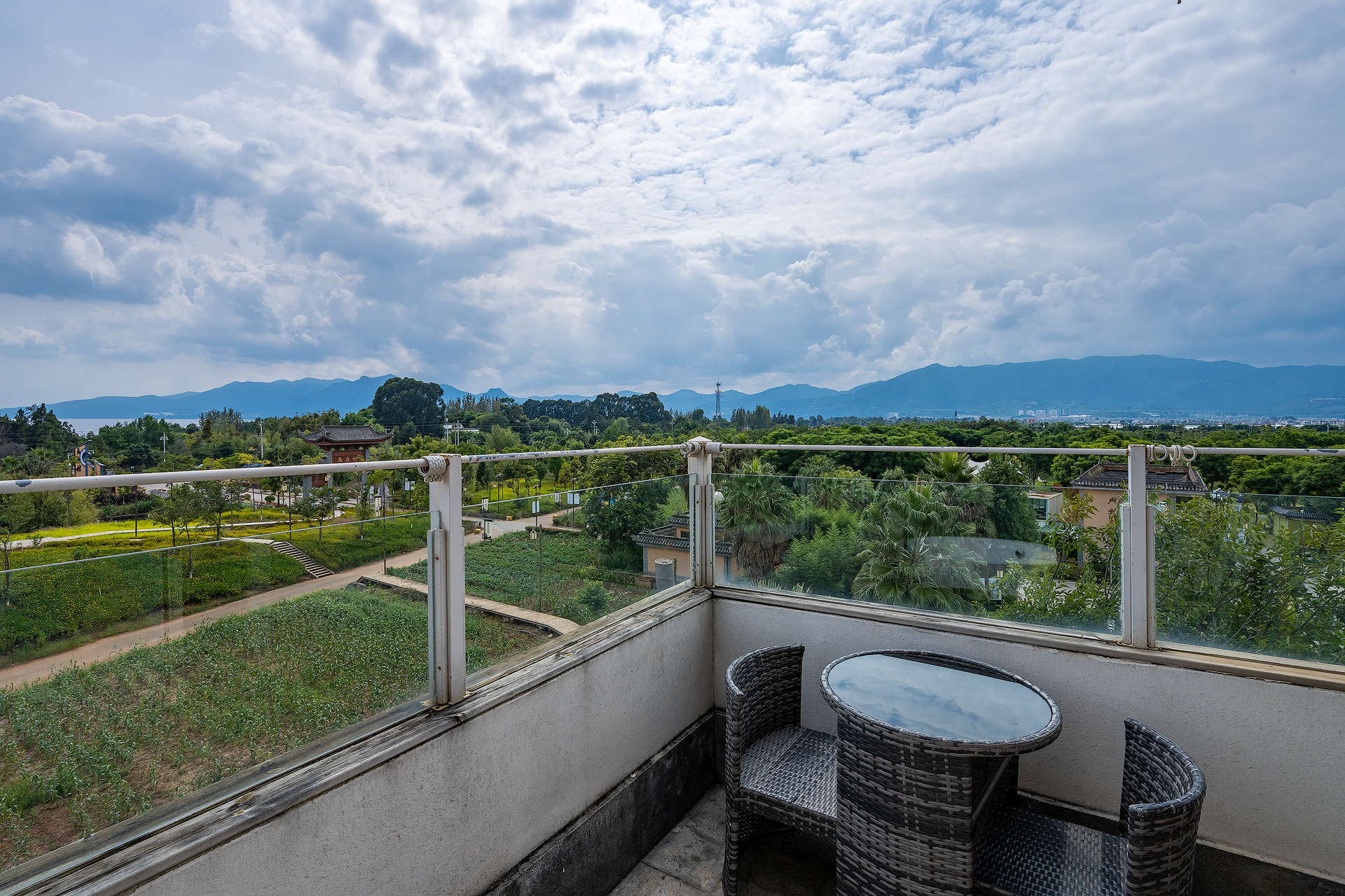 知暮 - 湖景露臺大床房