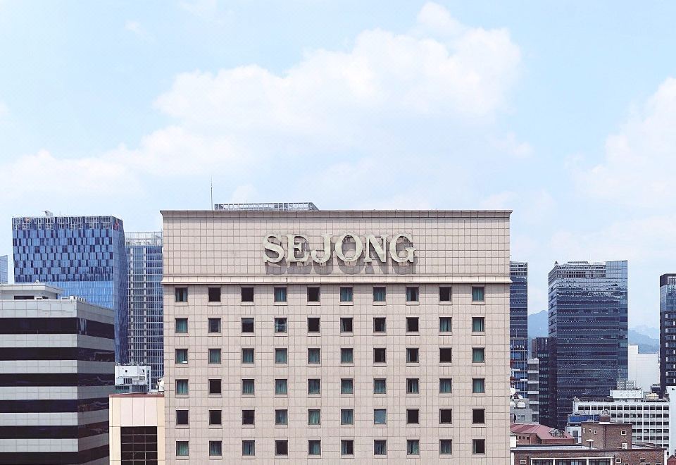 세종호텔 명동역 접근성