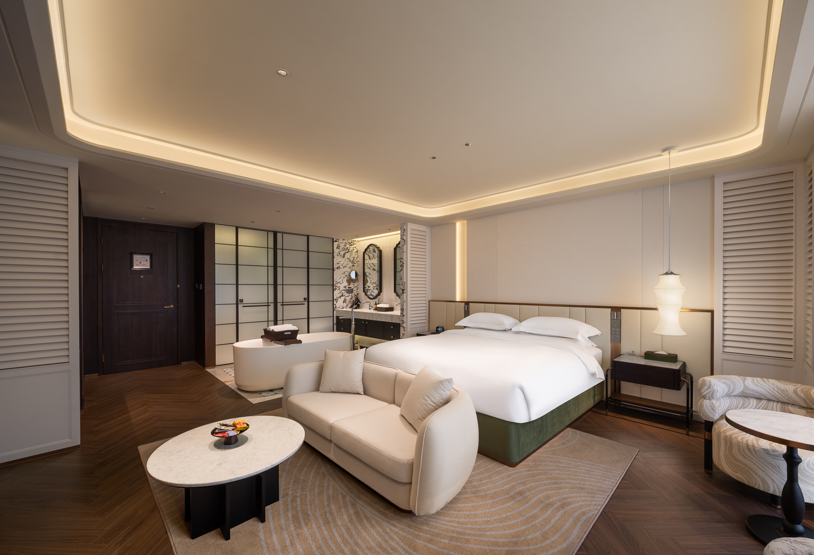 Exclusive Shanghai Style Double Vanity Open Bath Tub Double Bed Room