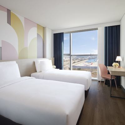 豪華套房（帶一張雙人床和兩張單人床） 仁川機場宜必思尚品大使飯店優惠