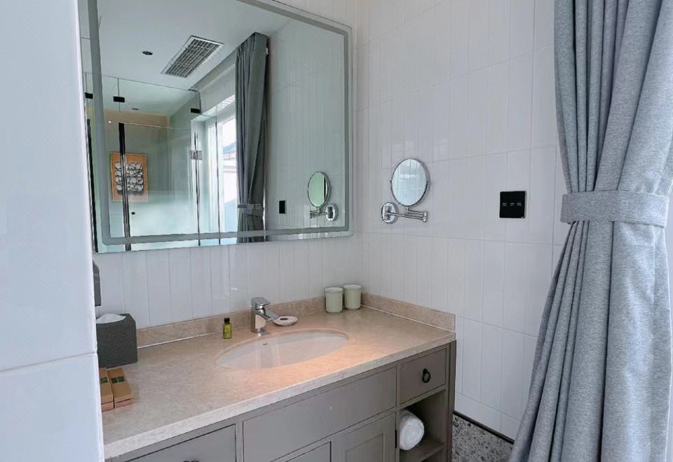 Beijing Placid Lake Resort HotelConnected Yards With Private Hot Spring