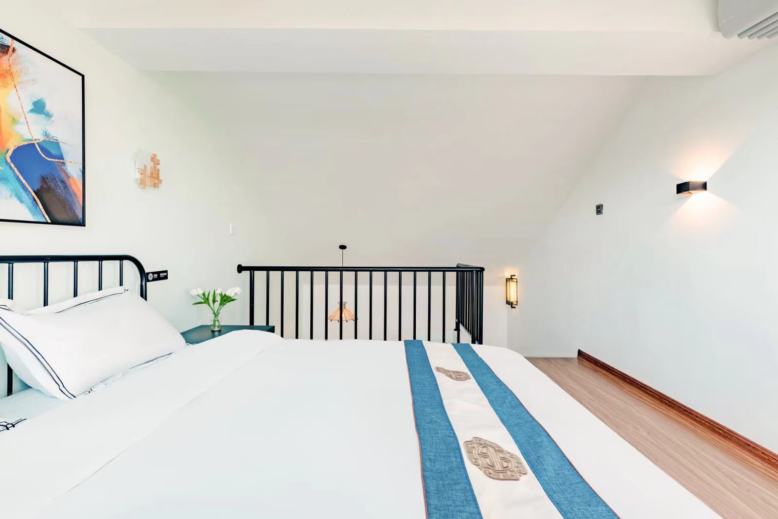 观海loft大床房（全景飘窗+独立客厅+梳化床）