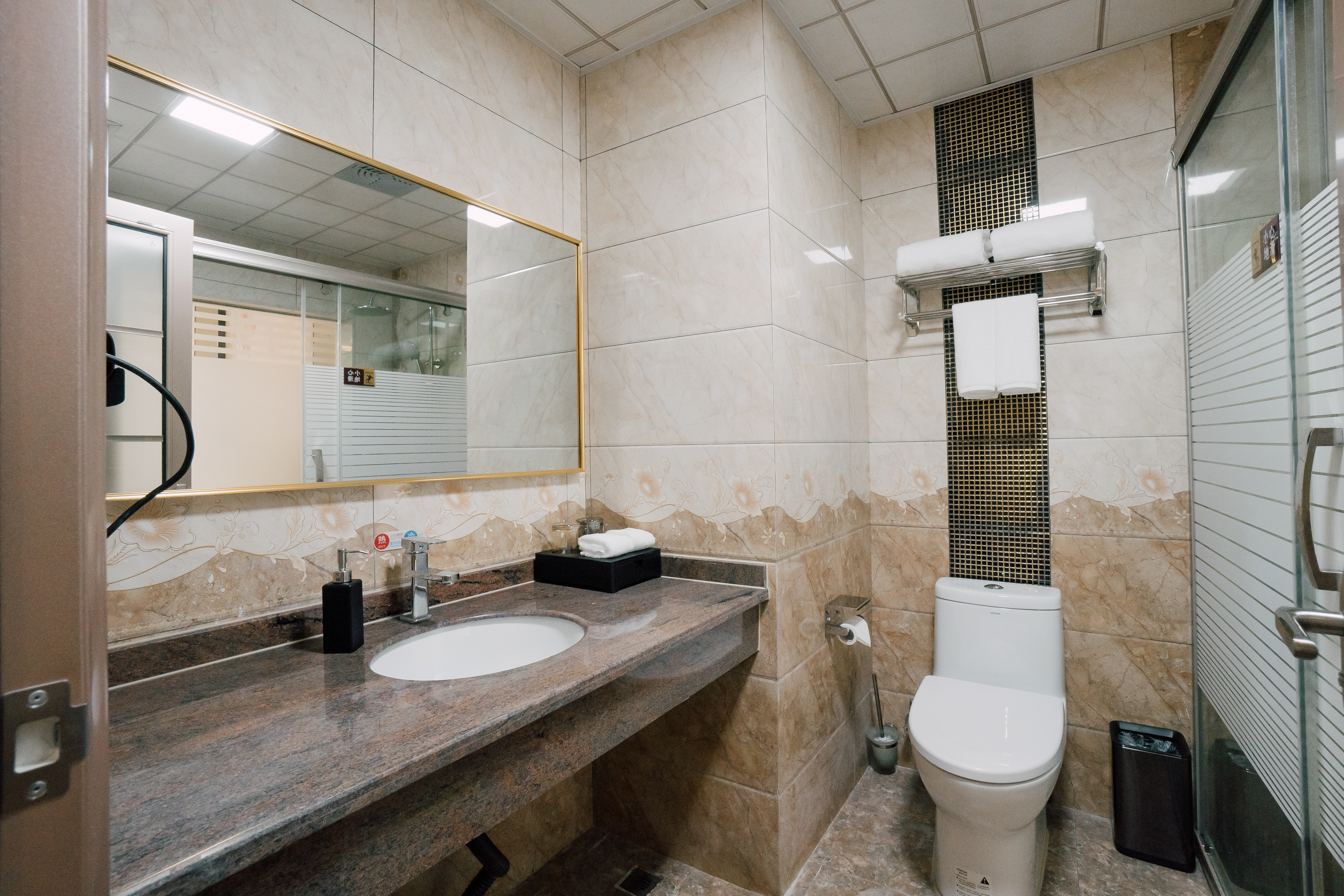 林韵楠舍双床房