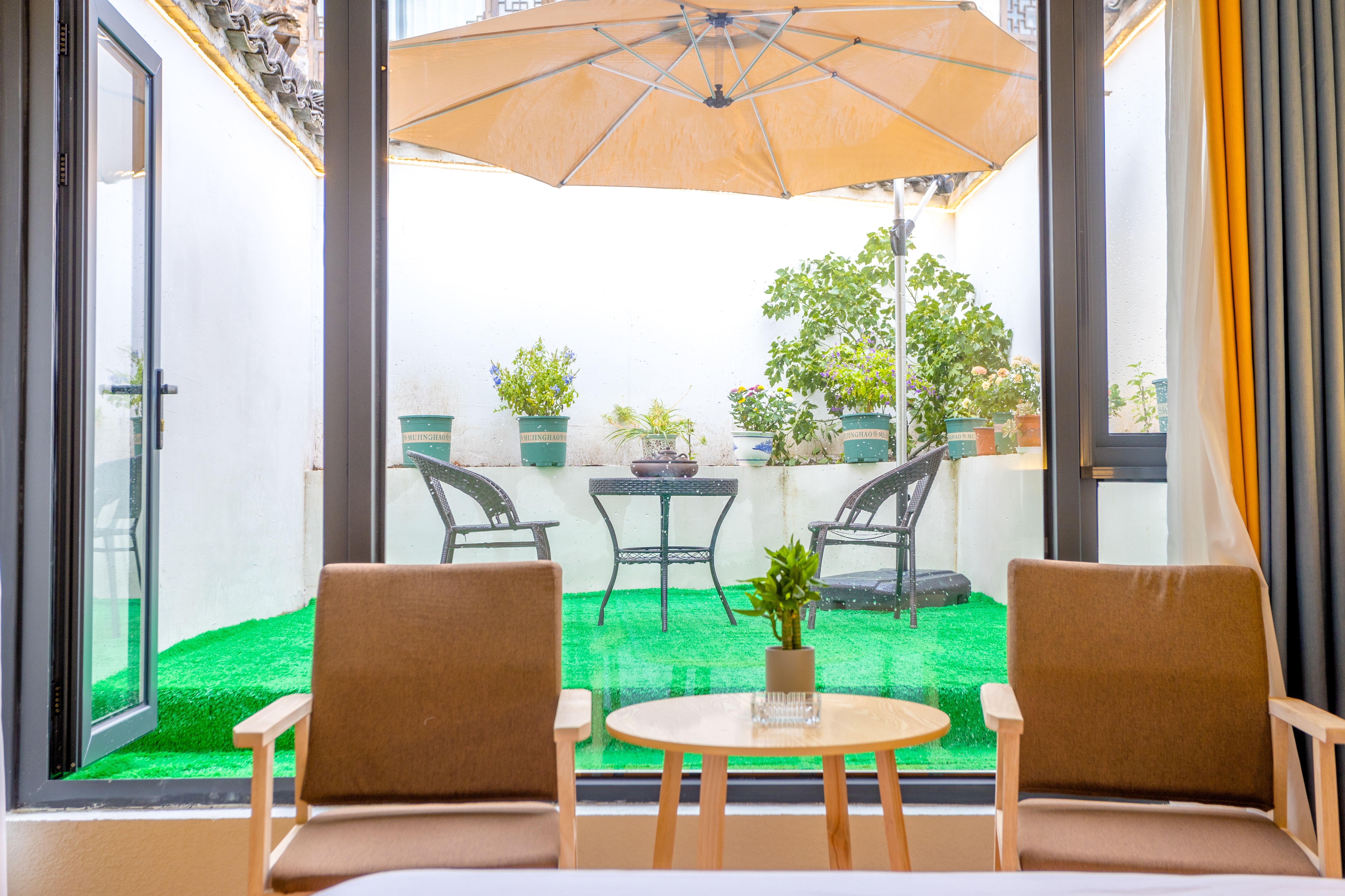 2号院:地暖菊苑花园大床房