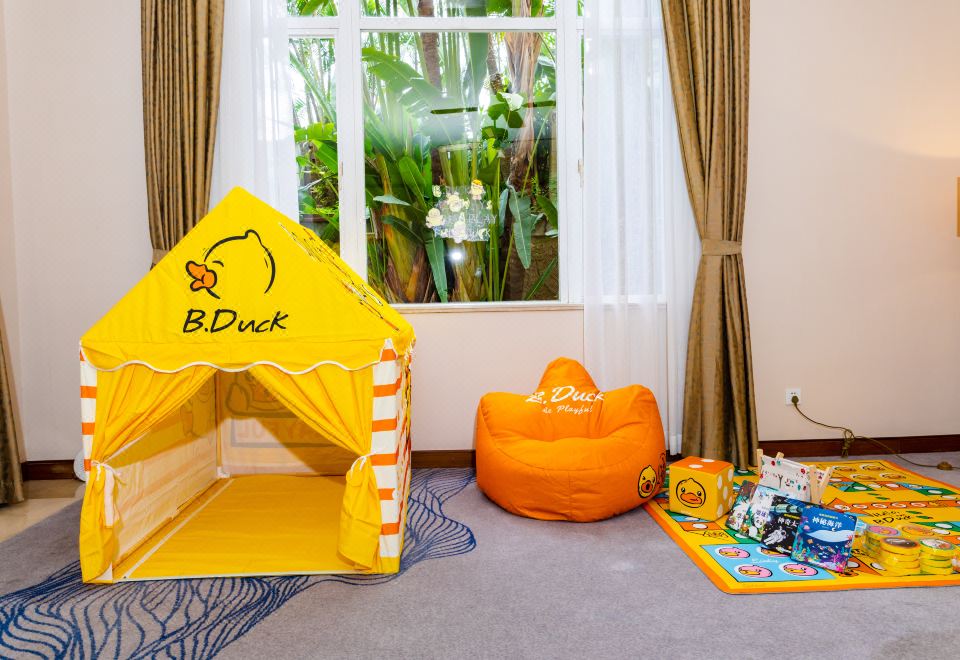 Hillview Golf Resort DongguanB.Duck Theme Family Double Bed Room