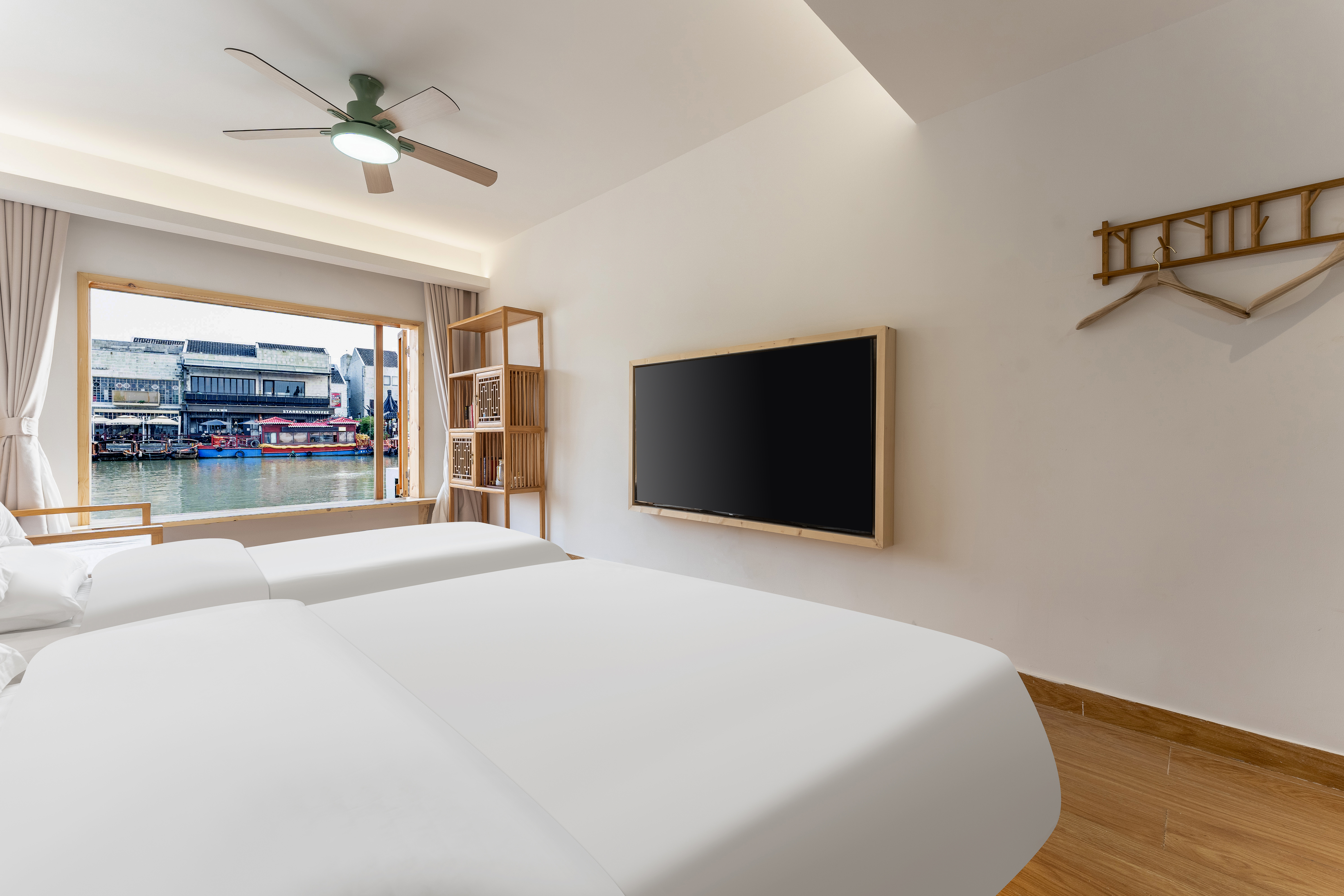 东井·家庭房丨小冰箱+临河茶台+古桥河景