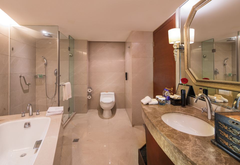 行政湖景大床房