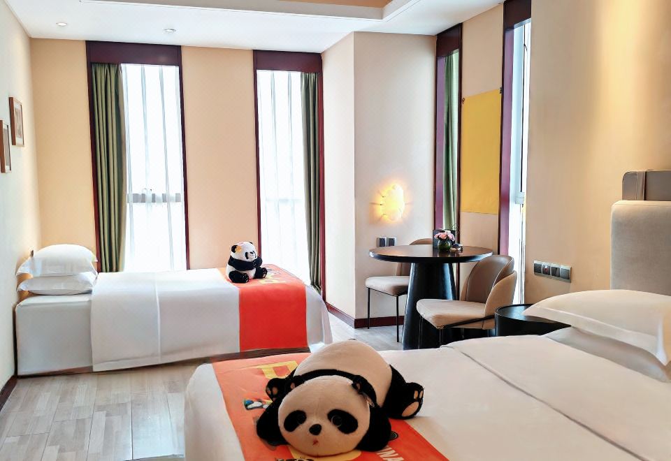 Lia! By Minyoun Chengdu Rezen Hotel (Chunxi Taikoo Li Store)Enjoyable Family Room (Double Bed + Single Bed)