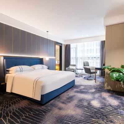 樂悦大床房（55寸高清電視可手機投屏+愛奇藝VIP影片+小度客控） 湛江樂芙·設計酒店優惠