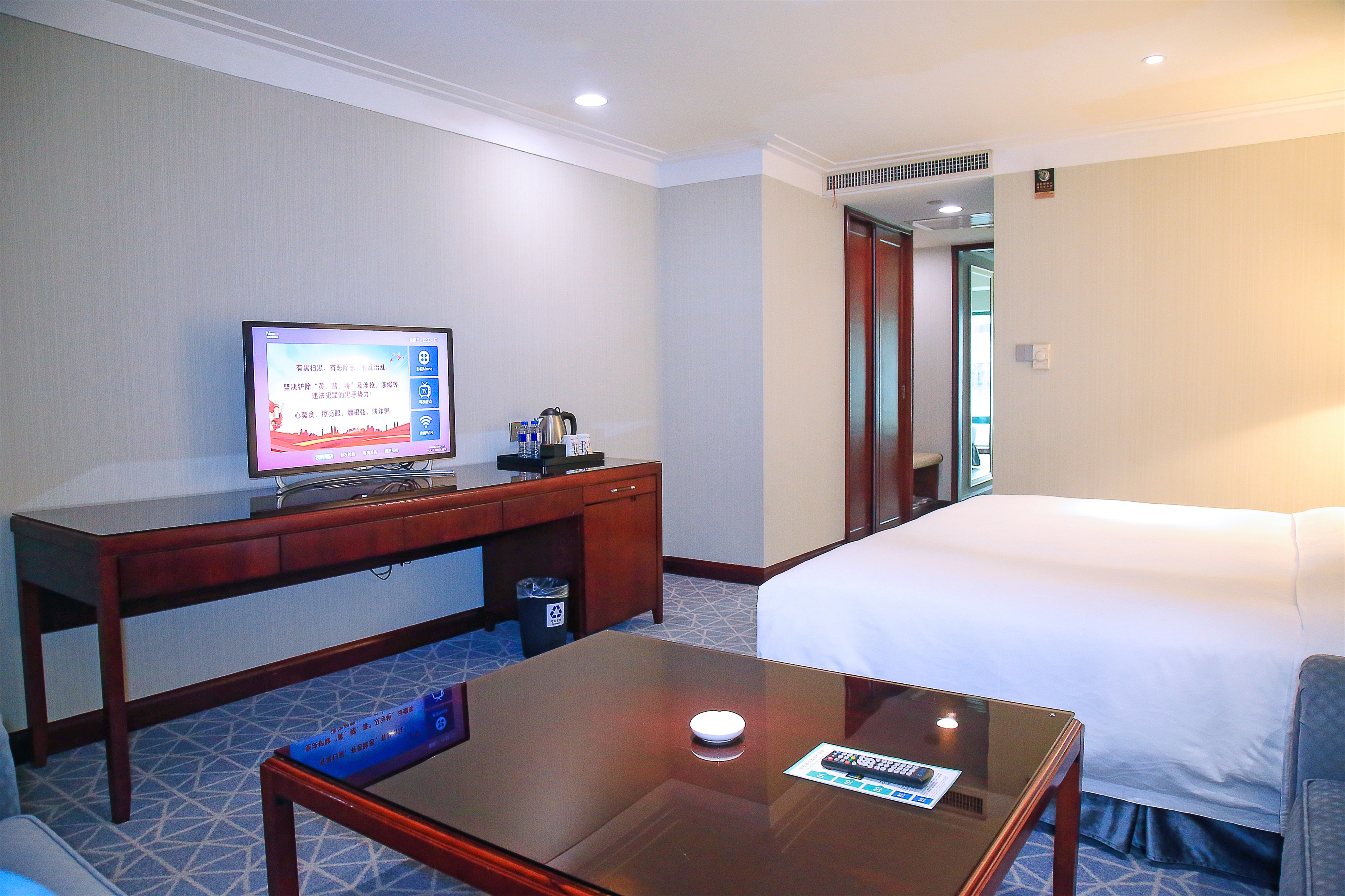 家庭双卧套房 双卧室可隔断 大落地窗