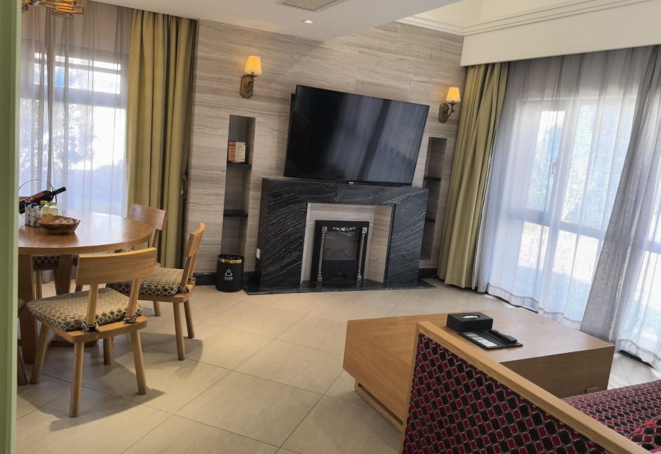 俱乐部别墅三房一厅