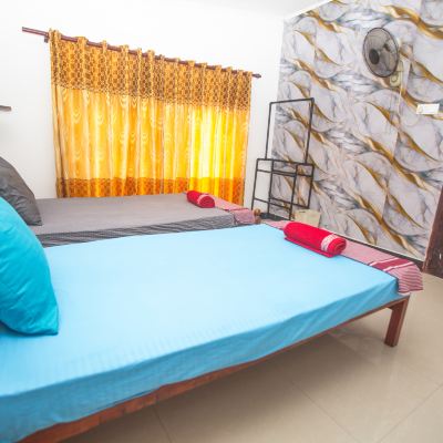 Queen Room The Spring Holiday Promo Code