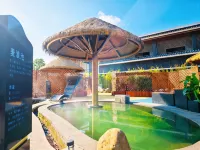 Hezhou Fuchuan Jiulongdong Wenquan Resort Hotel