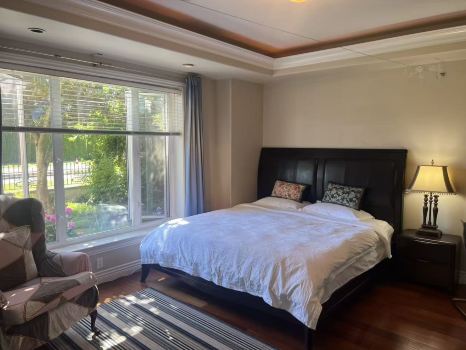 An lucky en-suite with private entrance Vancouver close to YVR