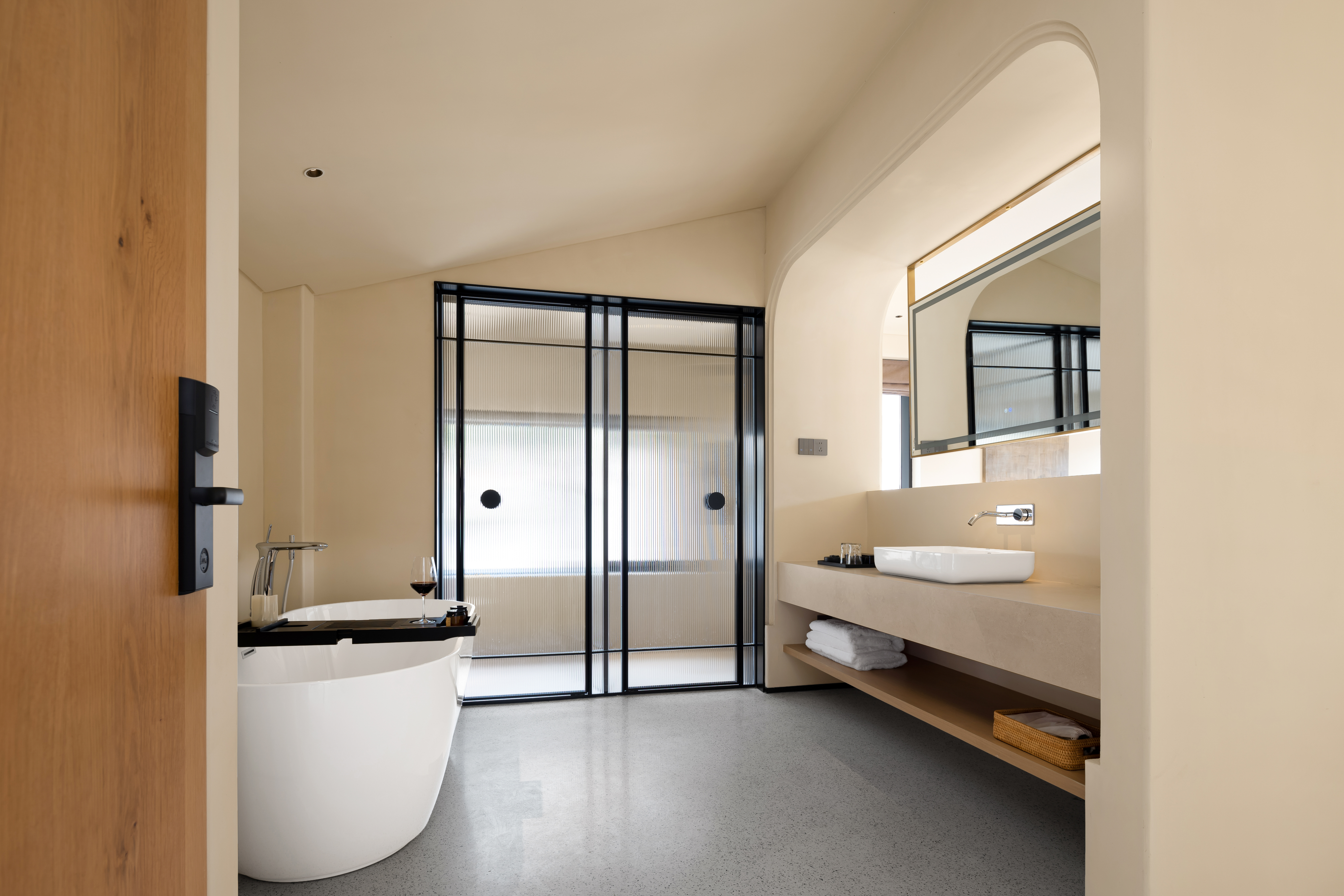 拾色·阳台山景大床房『浴缸+观云听风+Nespresso胶囊Coffee机+全身镜』