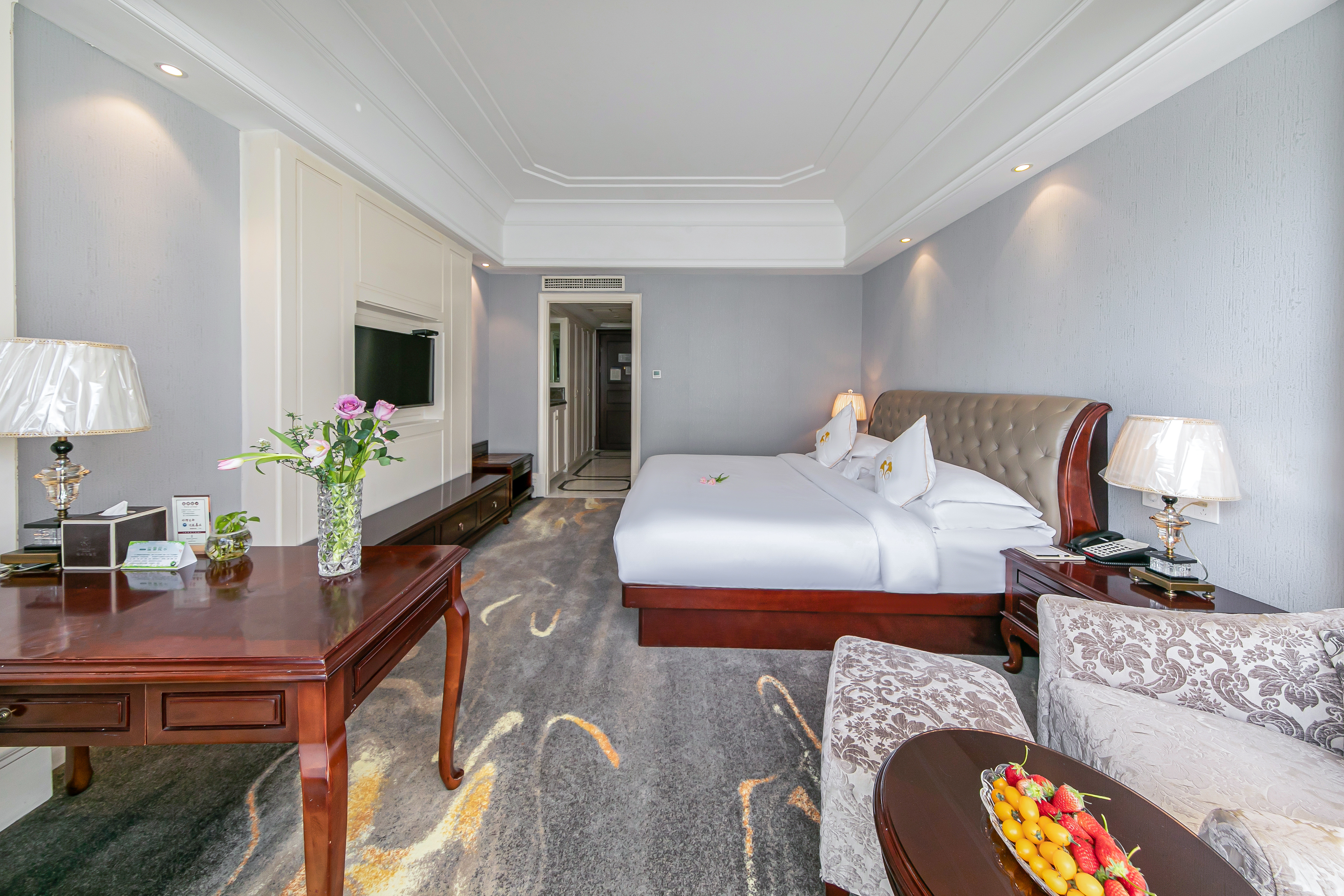 Rezen Hotel Zhoushan Tairu行政大床房（浴缸）