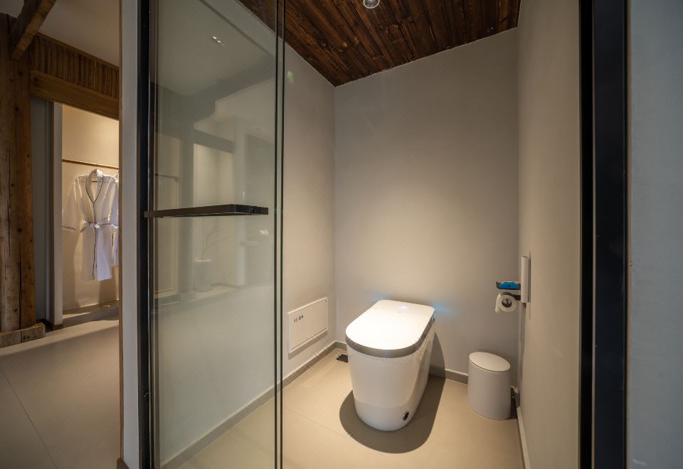 Qingcheng Mountain Qingwu HomestayMi Yue Terrace View Private Hot Spring Projection Double Bed Room (Central Air Conditioning + Whole House Floor Heating)