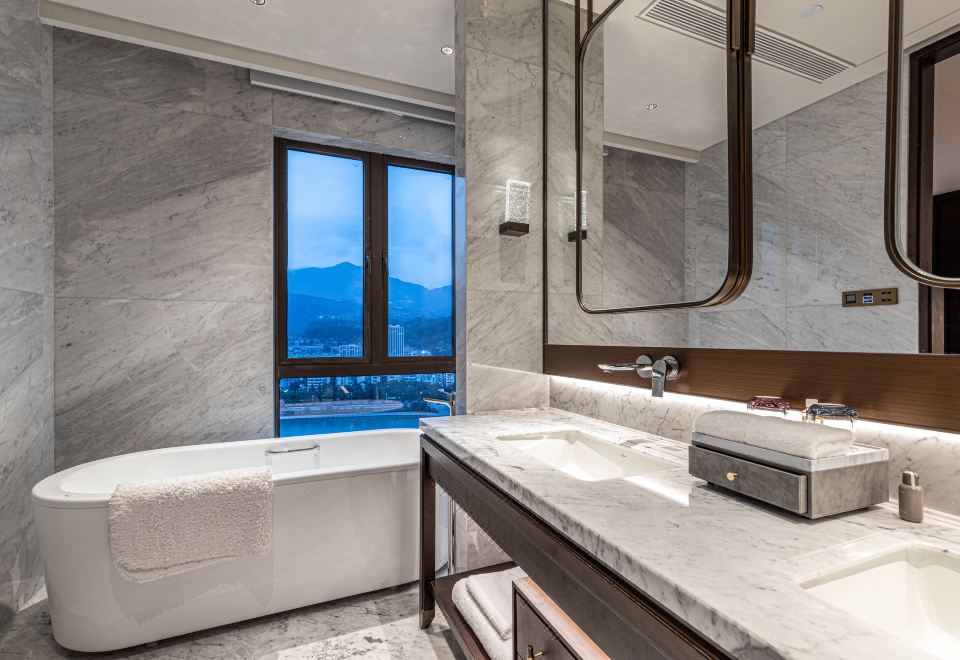 至尊江景大床房