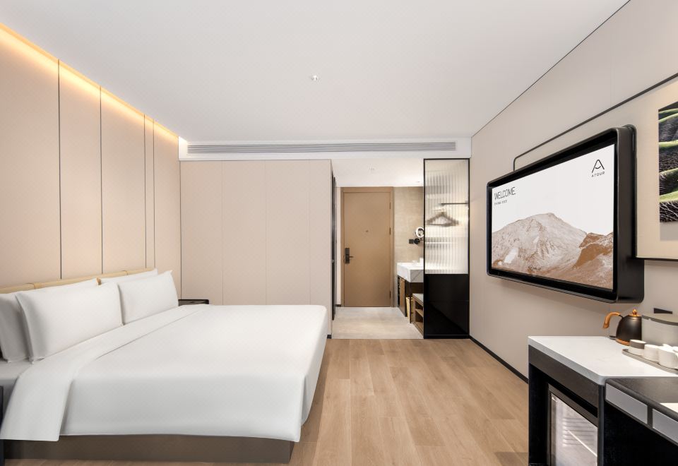 A Few Wood Courtyard Double Bed Room