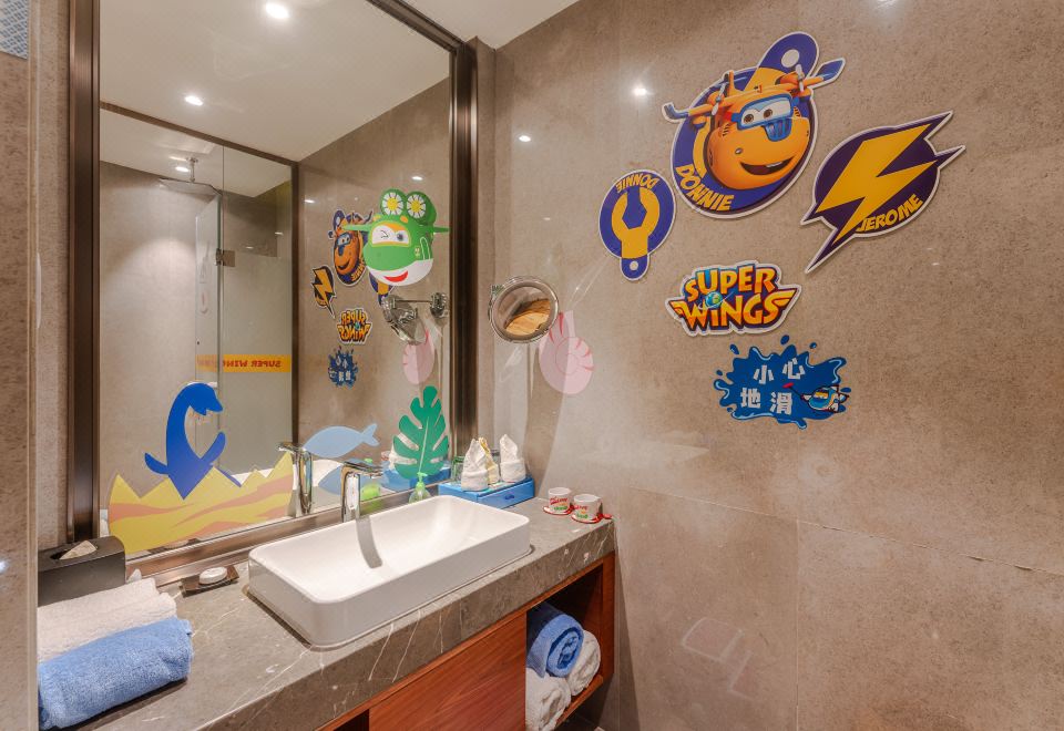 酷芽超級飛俠恐龍親子泡池雙床房