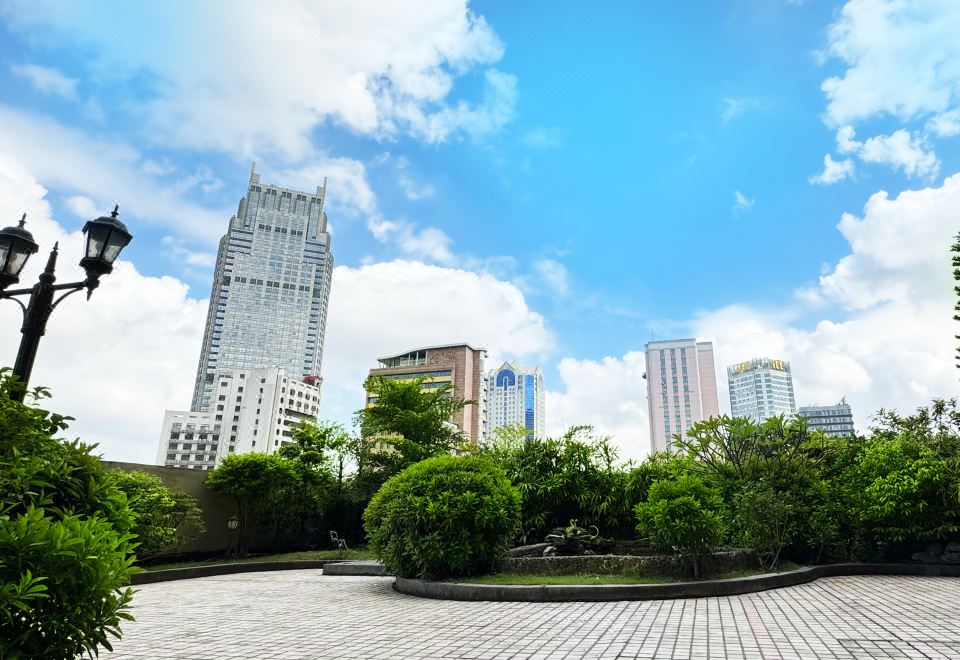 亲子特色阳光花园三卧家庭套房