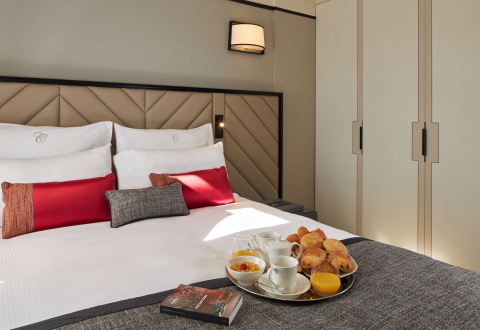 Fraser Suites le Claridge Champs-ElyséesOne Bedroom Premier Suite