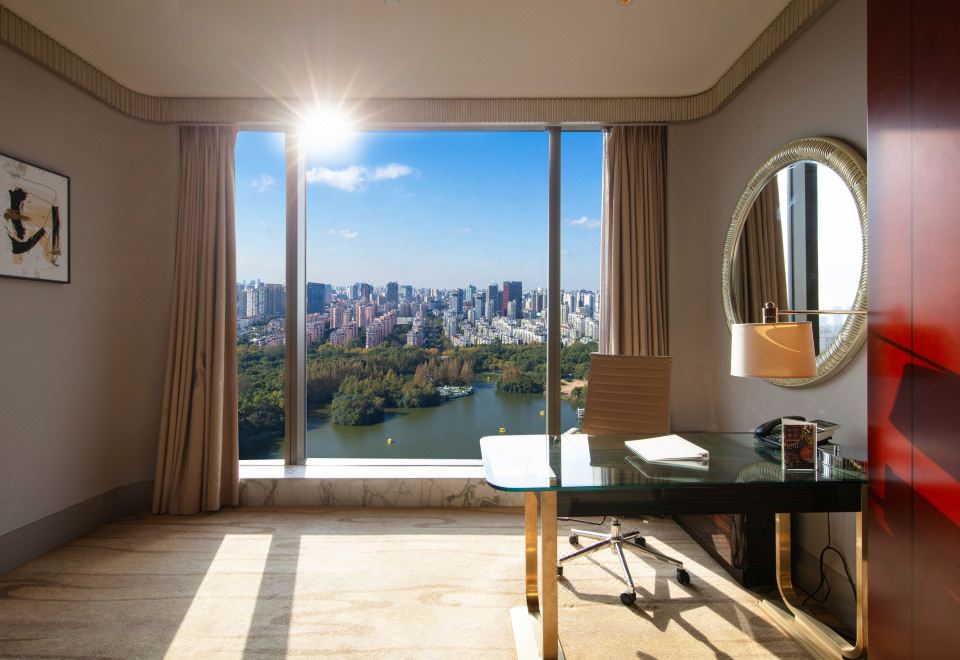 行政全湖景套房