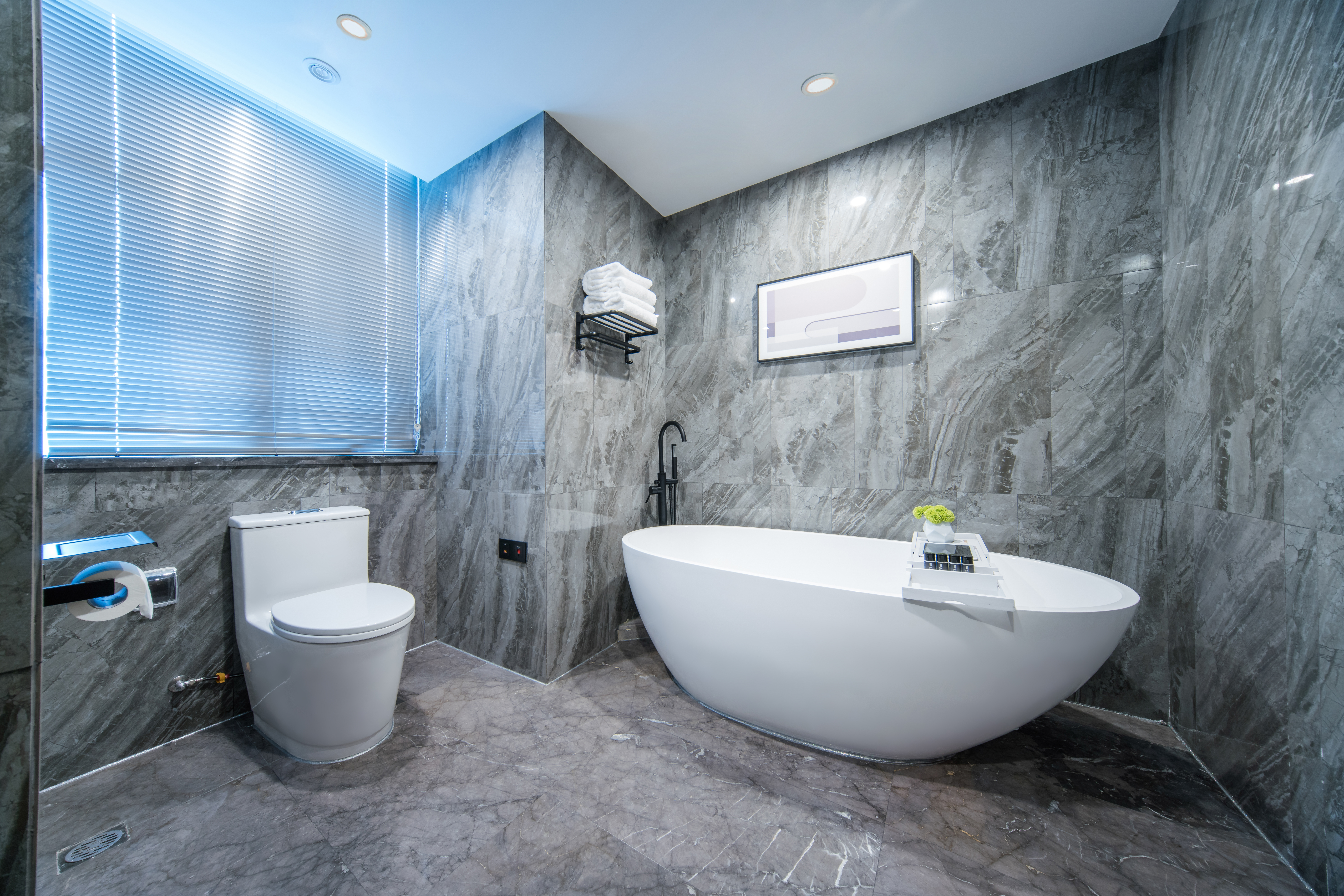 天际城景精英大床房〔智能客控+休息沙发茶座+浴缸+小冰箱+蓝牙音箱〕