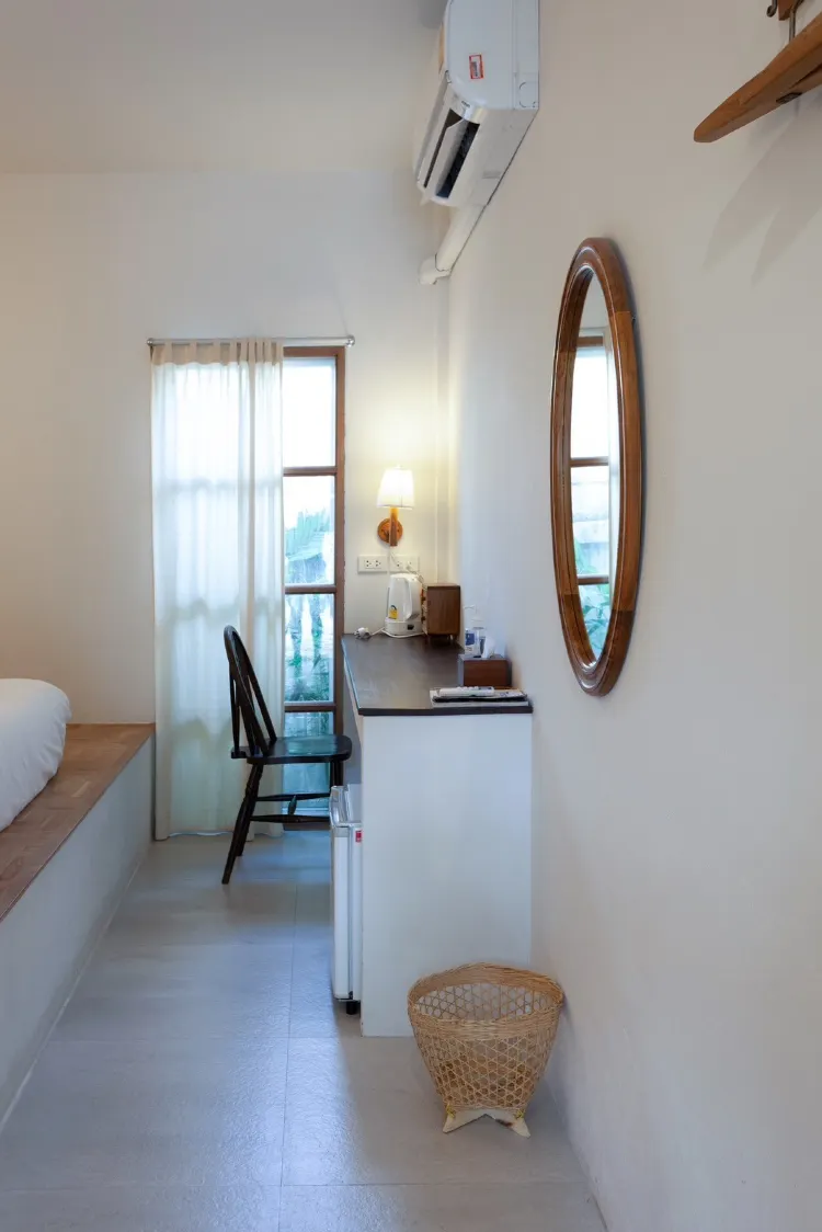 1 Queen Standard Room 1