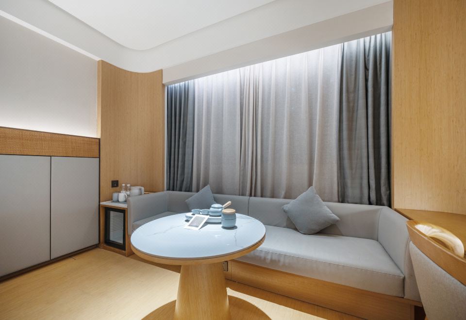 商務雙床房（65寸投屏電視+小冰箱+金可兒床墊）