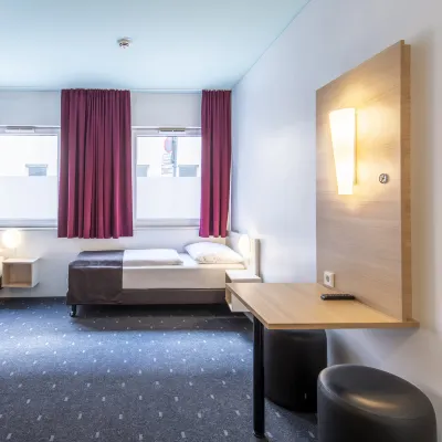 B&B HOTEL Nürnberg-City Hoteles cerca de Fuente Ehekarussell