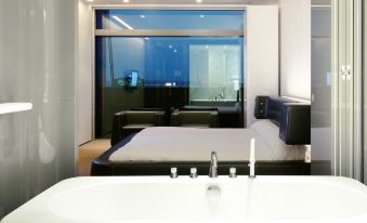 Hotel Puerta America - Housity