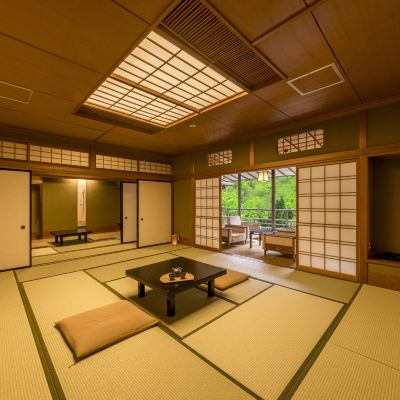 【禁煙】スーペリア露天風呂付和室2間10名定員 内風呂なし 湯快リゾート 山中温泉 よしのや依緑園〈会席タイプ〉 クーポン