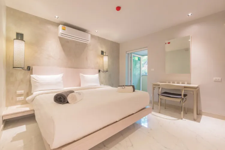 Stylish One Bedroom Apartment With Patio And Sea View