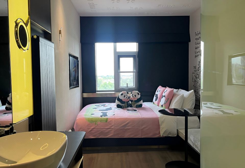 CitiGO Hotel Nanluoguxiang BeijingHuanyi Parent-child Queen Room(Fridge)