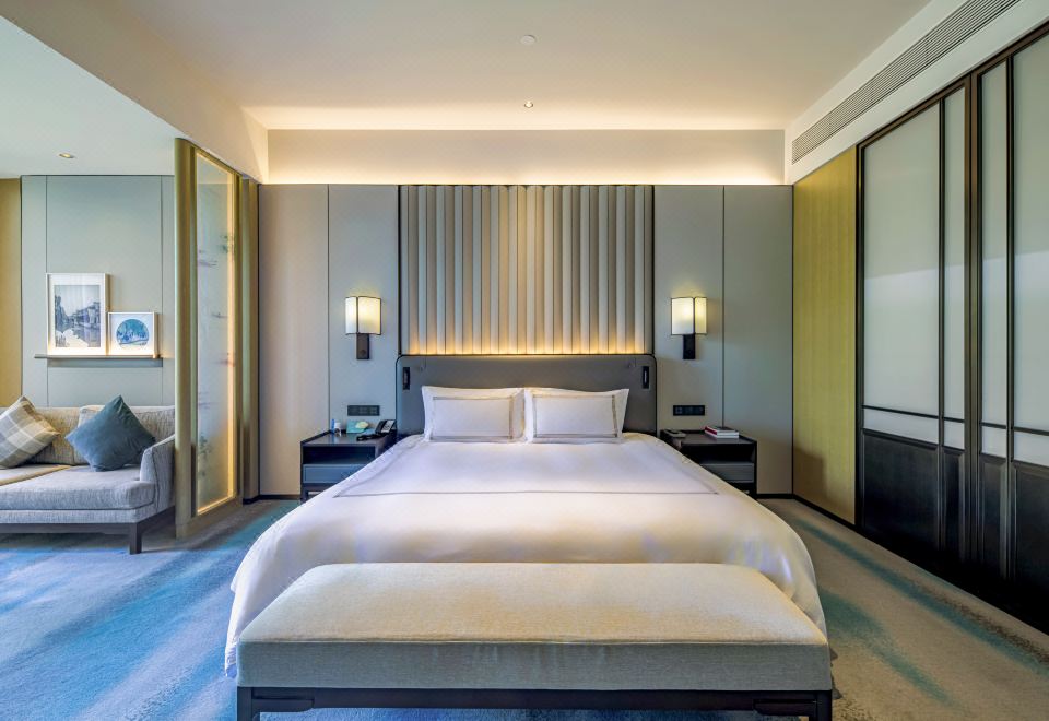 豪華湖景大床房