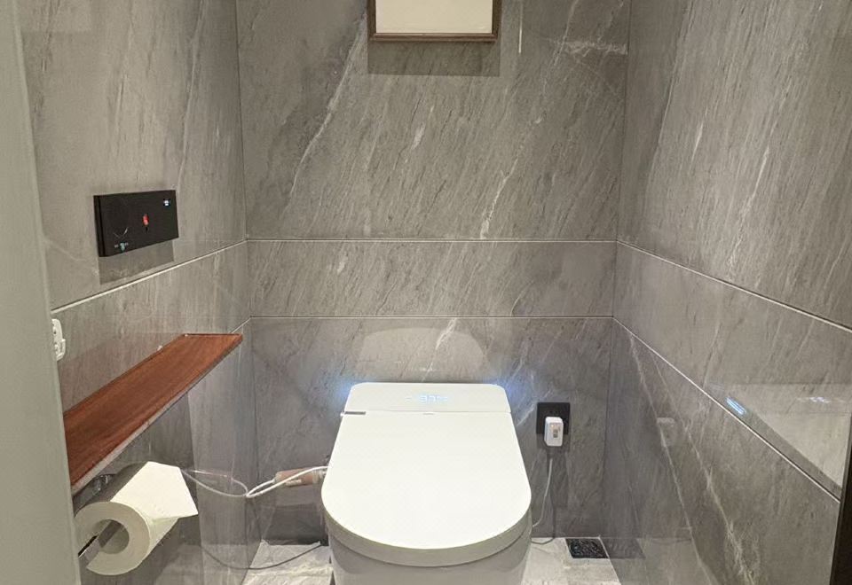 ZhouShan CaiFu HotelFortune Suite (Sleep-Inducing Latex Pillow + Large Reception Area + Private Bathtub)