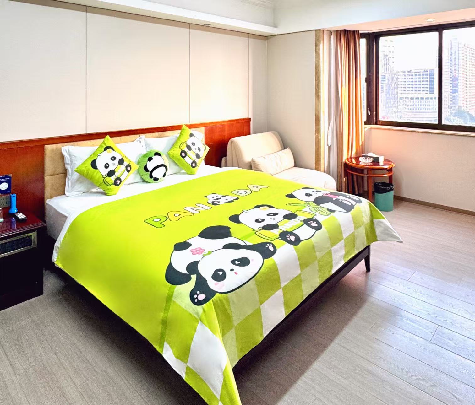 Huahai Hotel (Guangzhou Jiangnanxi changgang Metro Station)亲子大床房【趣享|高空城景+宽敞明亮+童趣十足】