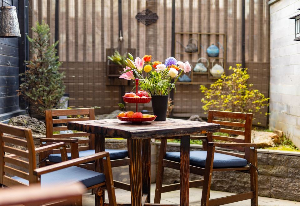 Fengcheng No.12 CourtyardQueen Room With Garden View