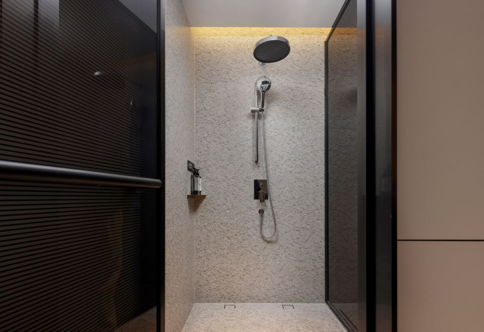 Deluxe Executive Suite (Double Bed) (Living Room, Air Conditioner)